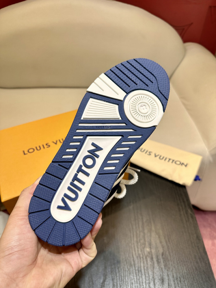 L0VT SNEAKER