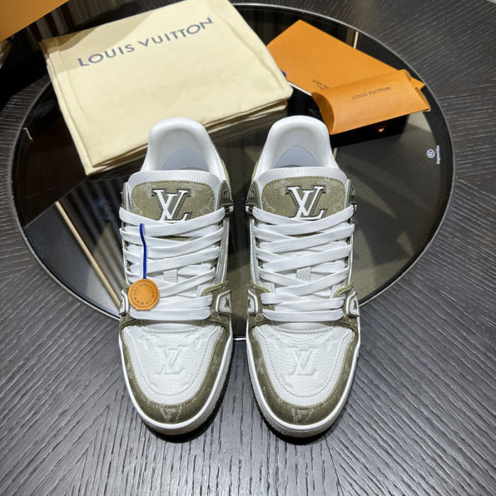 L0VT SNEAKER