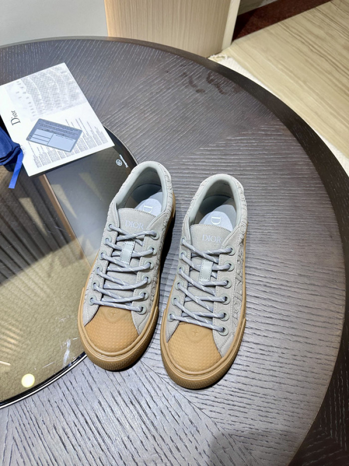 D10R SNEAKER