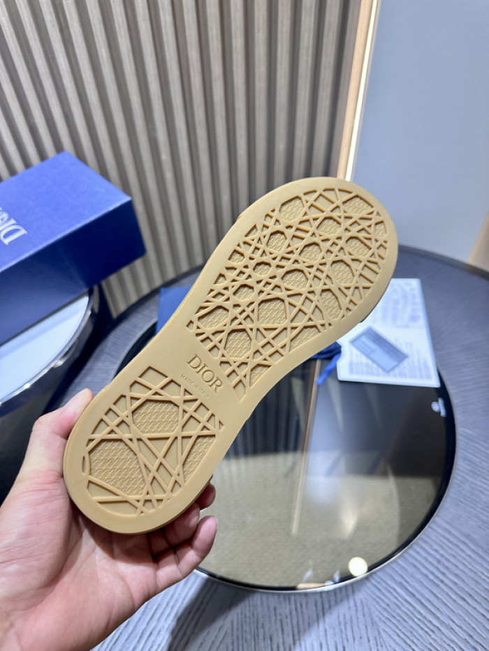 D10R SNEAKER