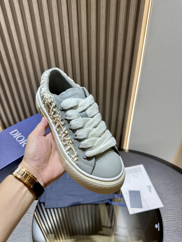 D10R SNEAKER