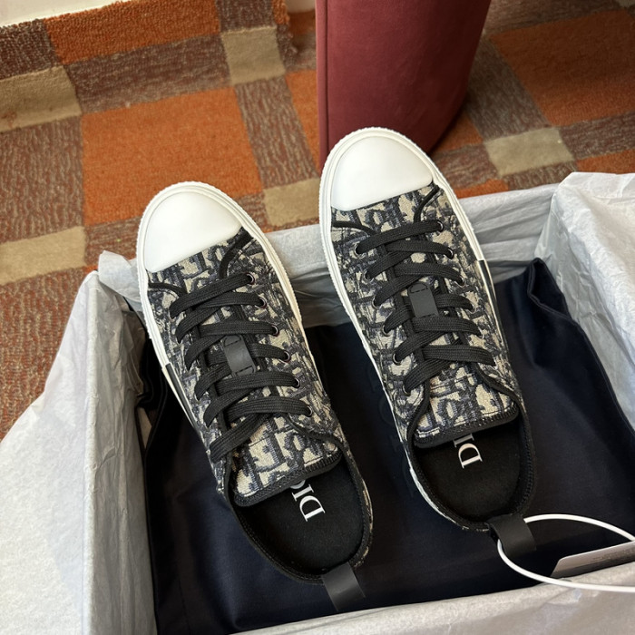 D10R SNEAKER