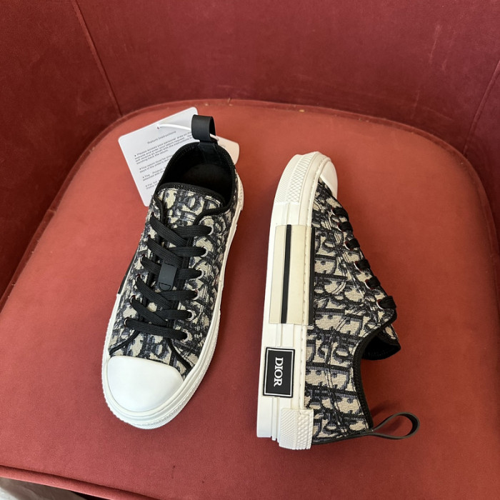 D10R SNEAKER
