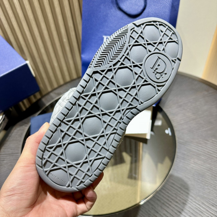 D10R B9s SNEAKER