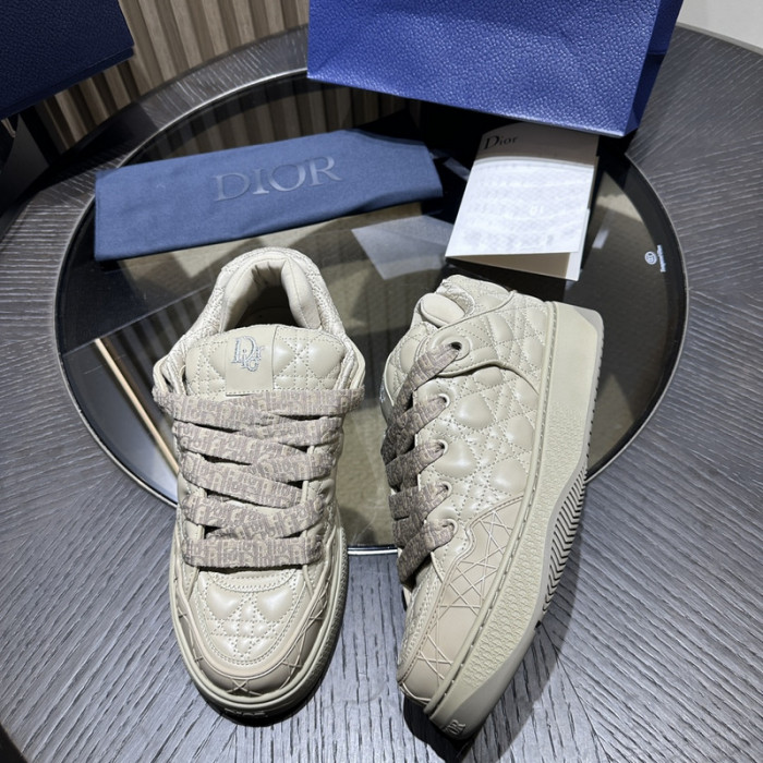 D10R B9s SNEAKER