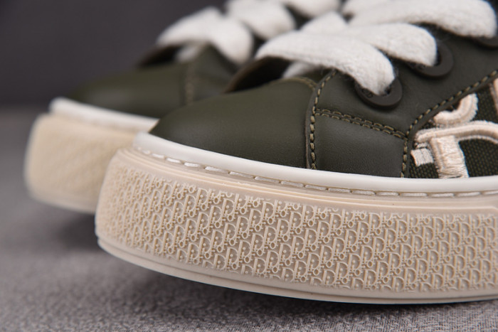 D10R SNEAKER