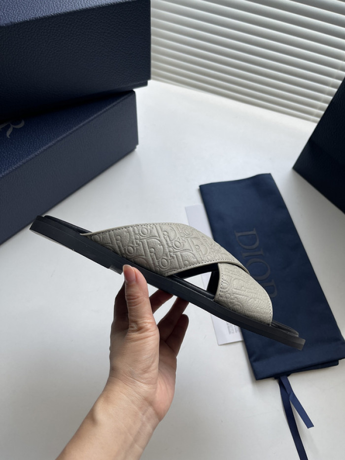 d10r sandal