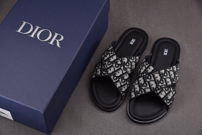 d10r sandal
