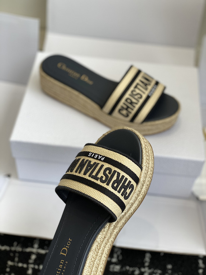 d10r sandal