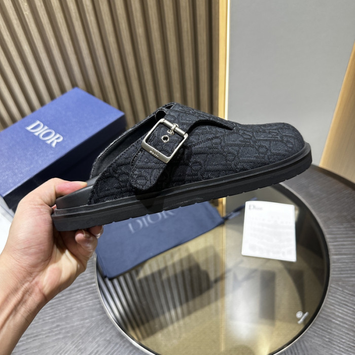 d10r sandal
