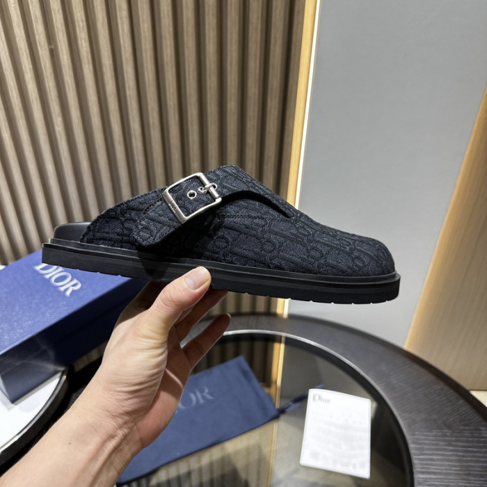 d10r sandal