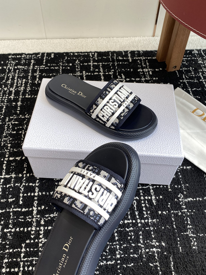 d10r sandal