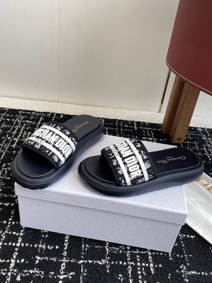 d10r sandal