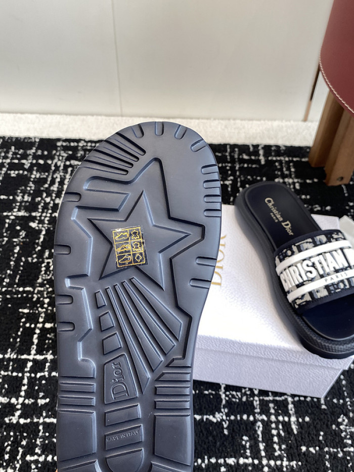 d10r sandal