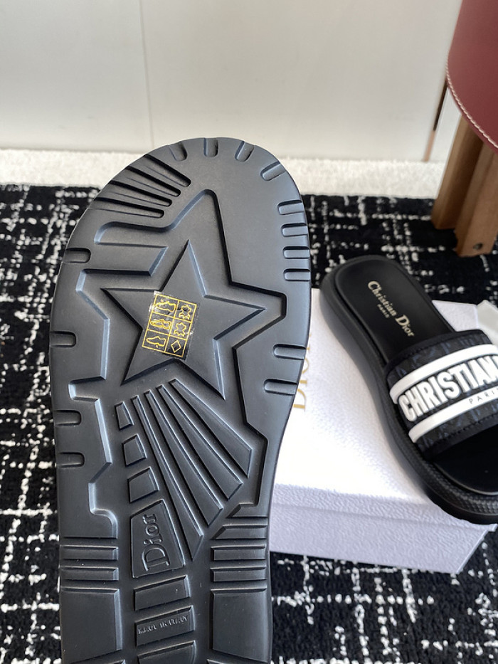d10r sandal