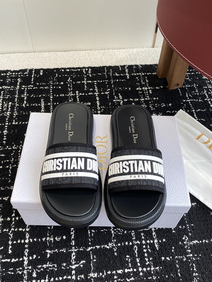 d10r sandal