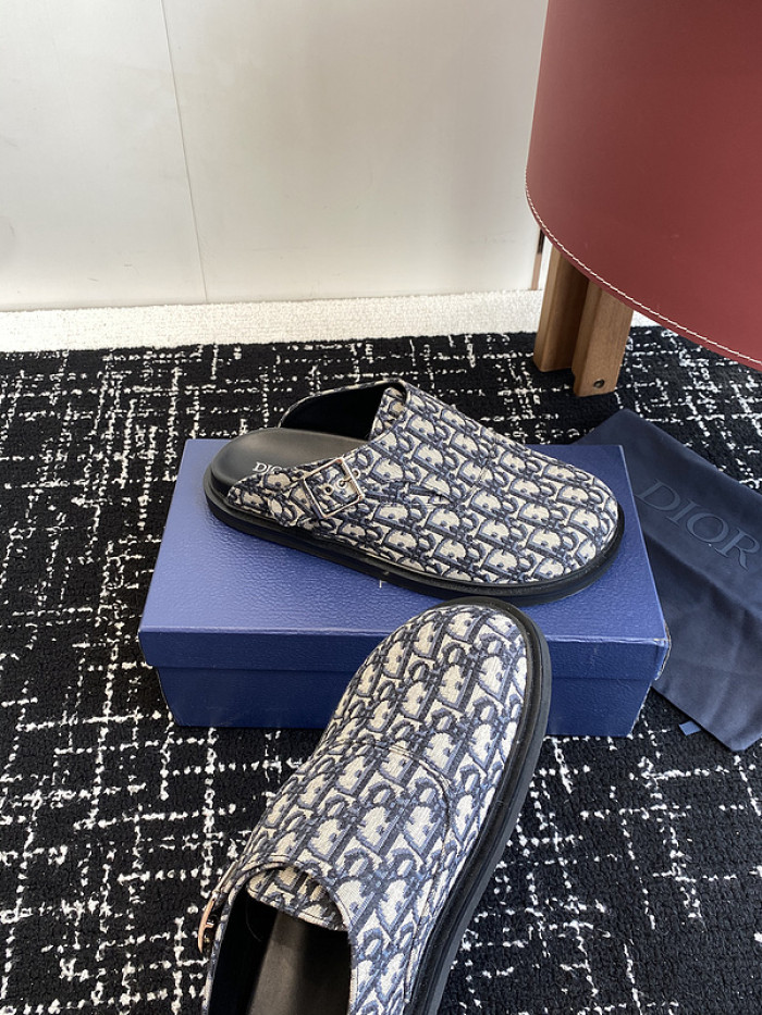 d10r sandal