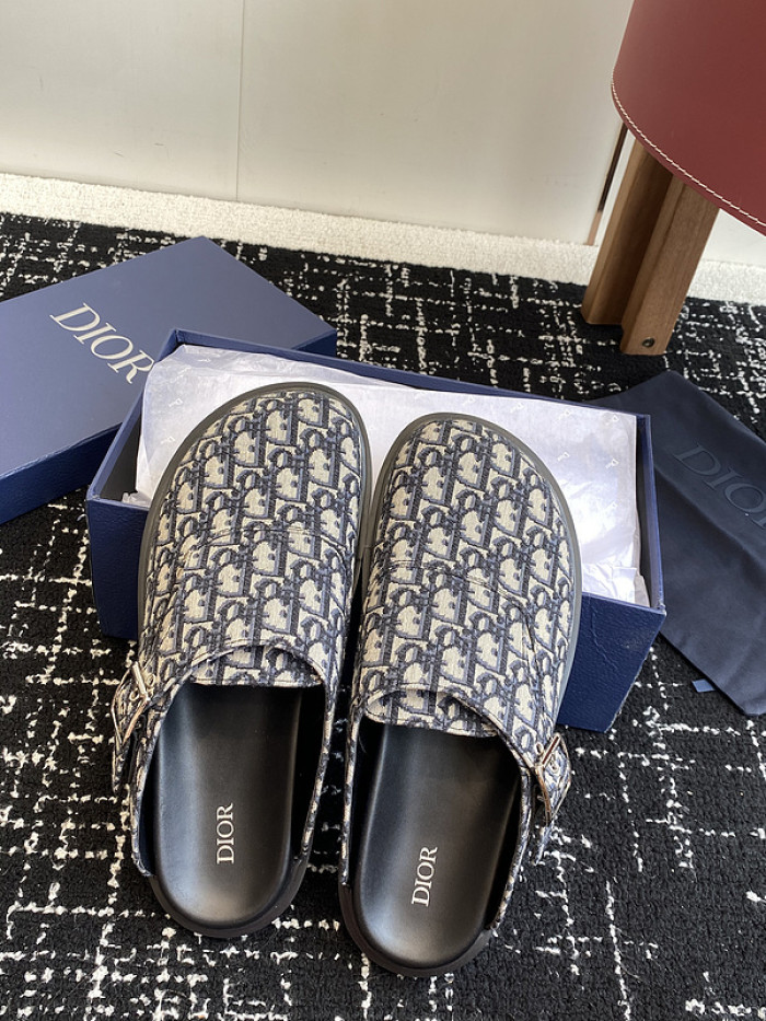 d10r sandal