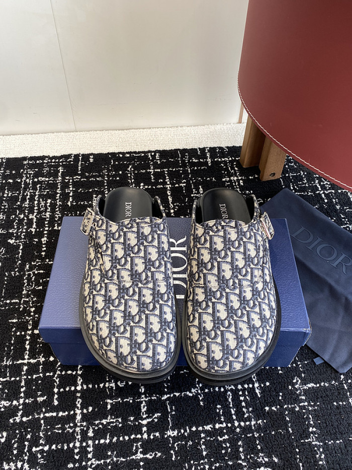 d10r sandal