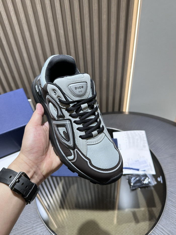 D10R SNEAKER