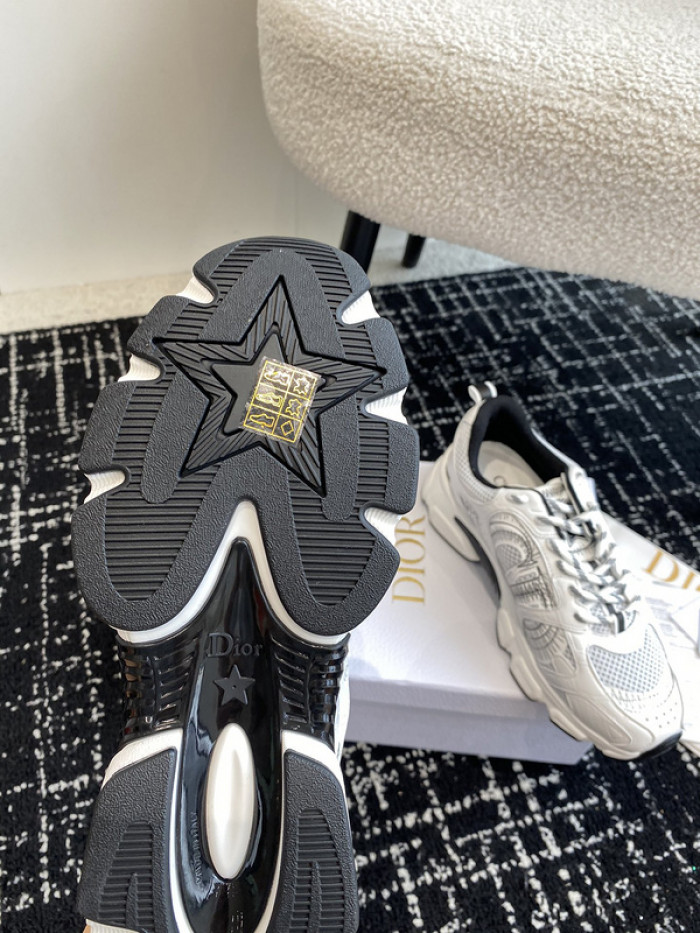 D10R SNEAKER