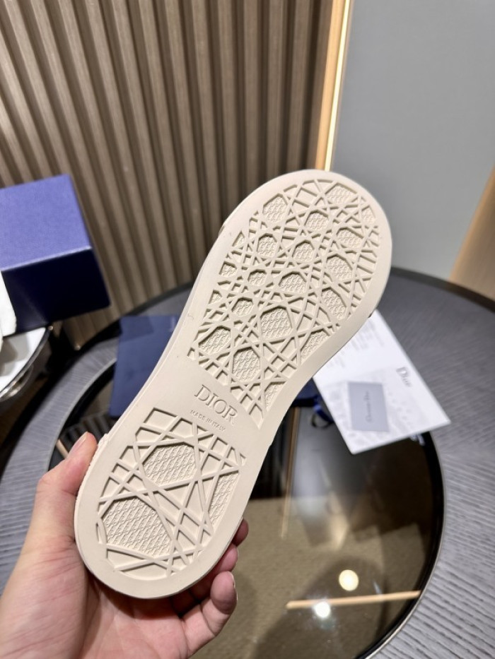 D10R SNEAKER