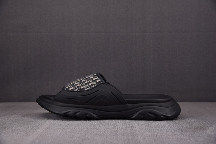 d10r sandal