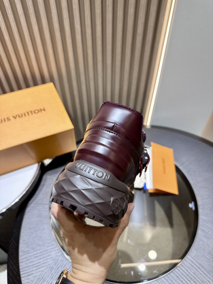 L0VT SNEAKER