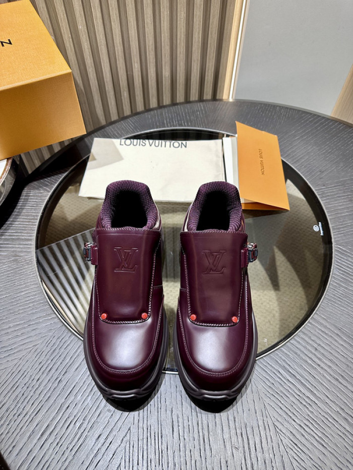 L0VT SNEAKER