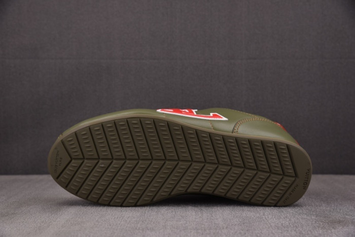 L0VT SNEAKER
