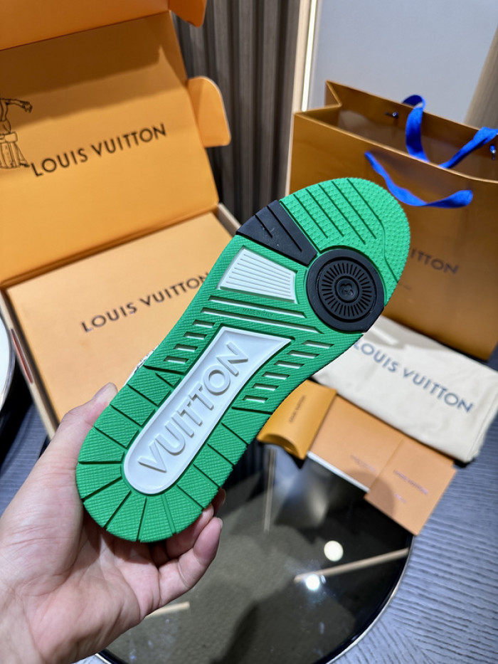 L0VT SNEAKER