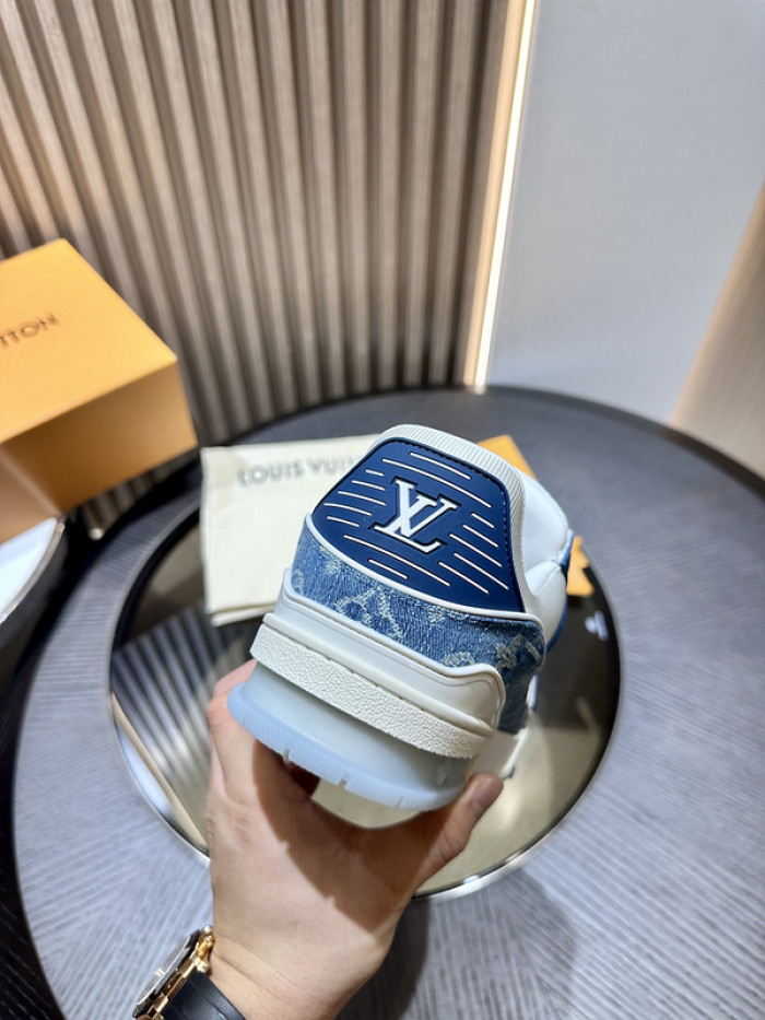 L0VT SNEAKER