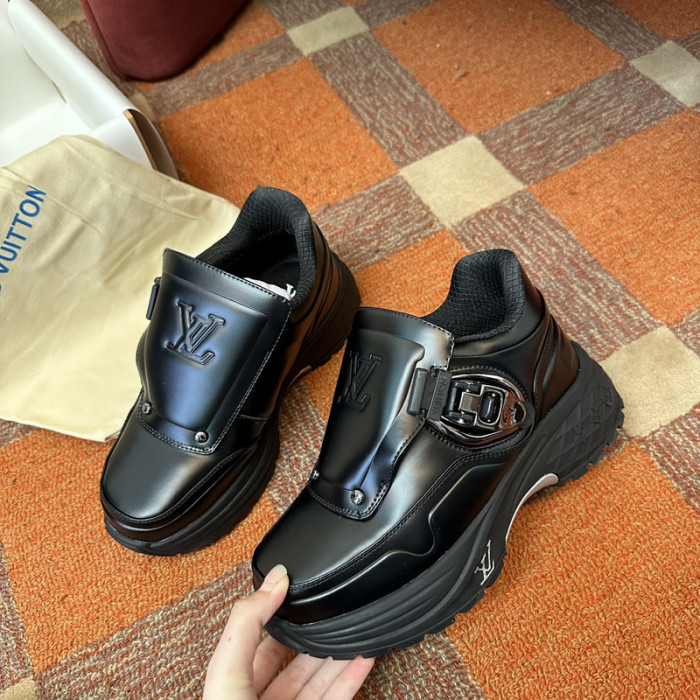 L0VT SNEAKER