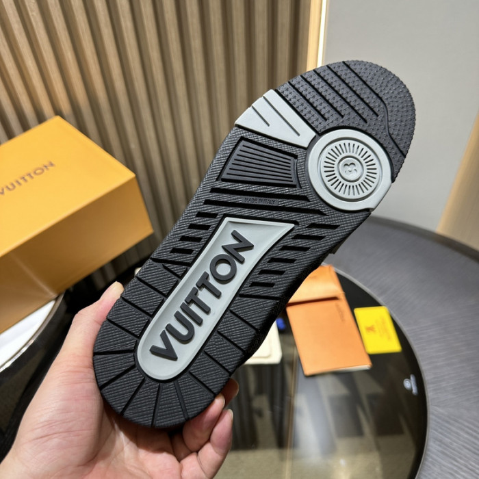 L0VT SNEAKER