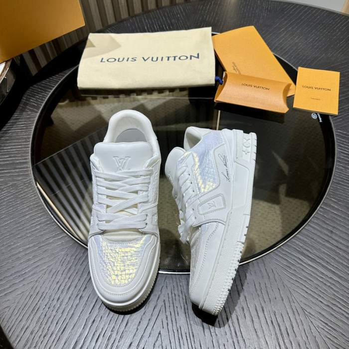 L0VT SNEAKER