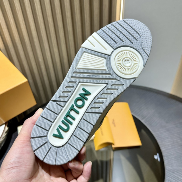 L0VT SNEAKER