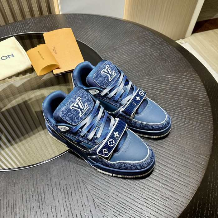 L0VT SNEAKER