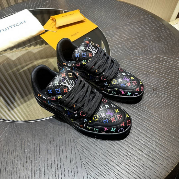 L0VT SNEAKER