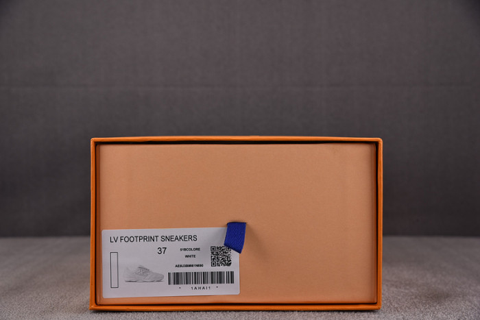 L0VT SNEAKER