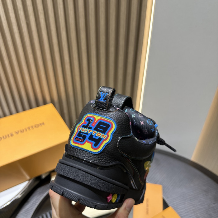 L0VT SNEAKER