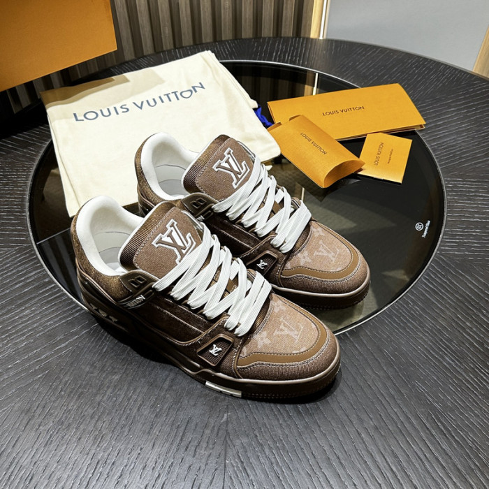 L0VT SNEAKER