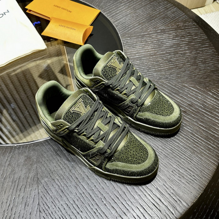 L0VT SNEAKER