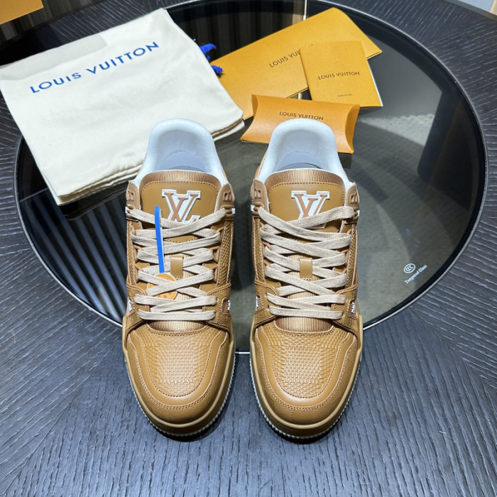 L0VT SNEAKER