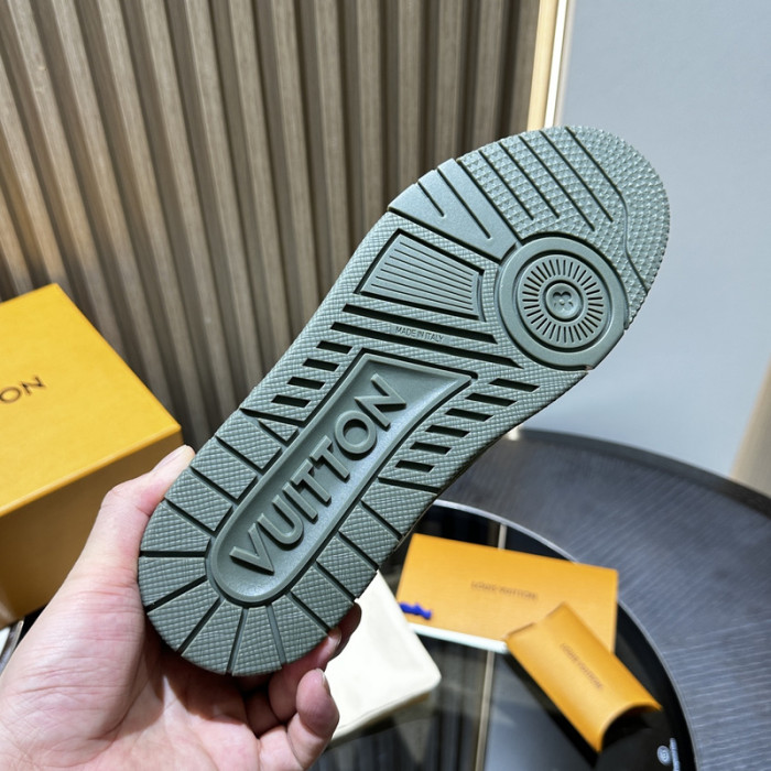L0VT SNEAKER