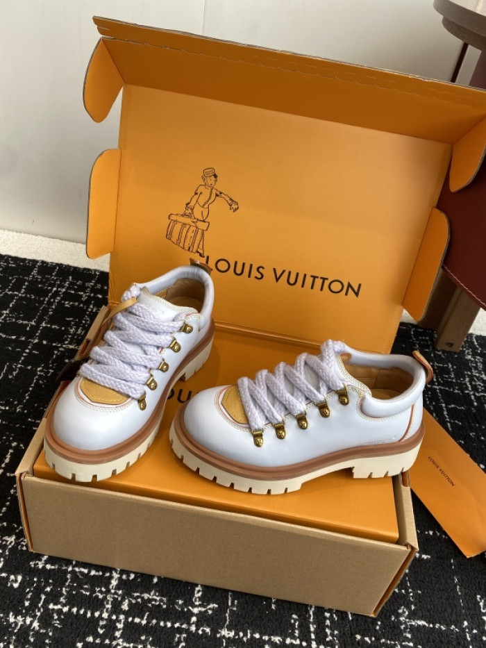L0VT SNEAKER
