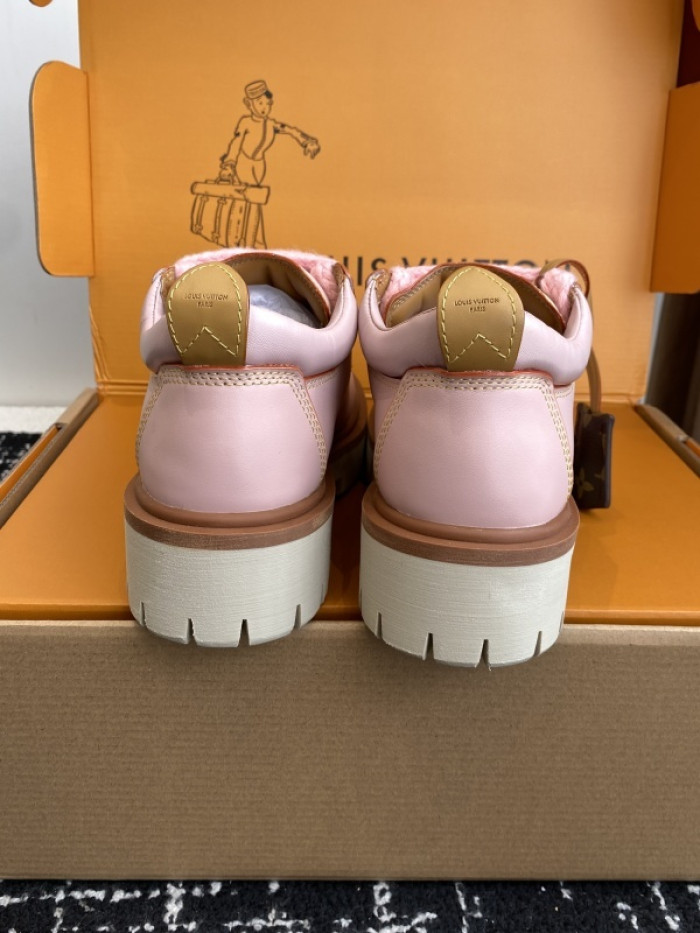 L0VT SNEAKER