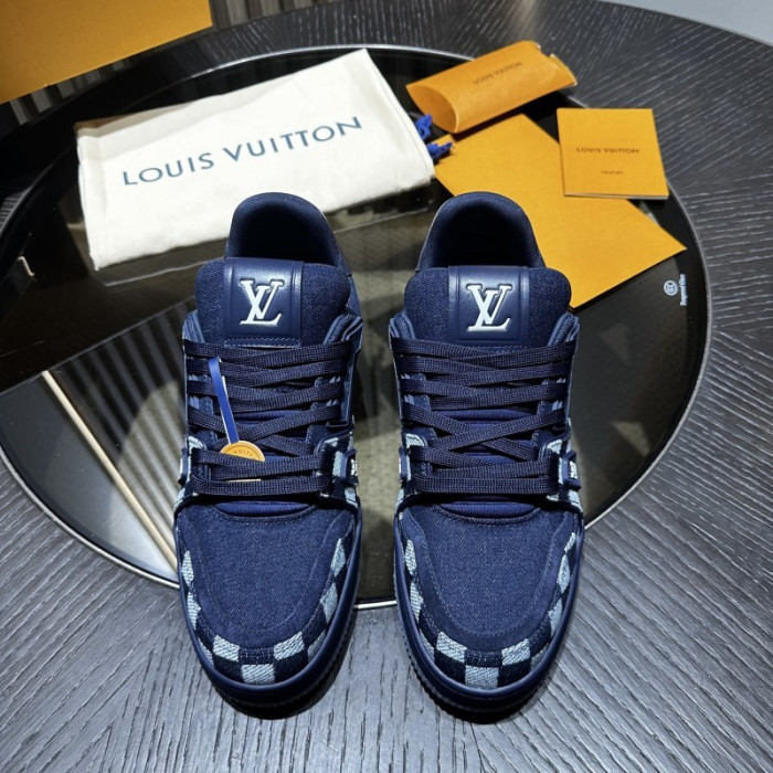 L0VT SNEAKER