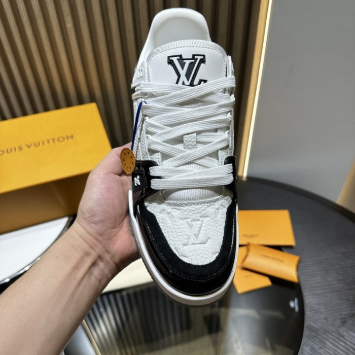 L0VT SNEAKER