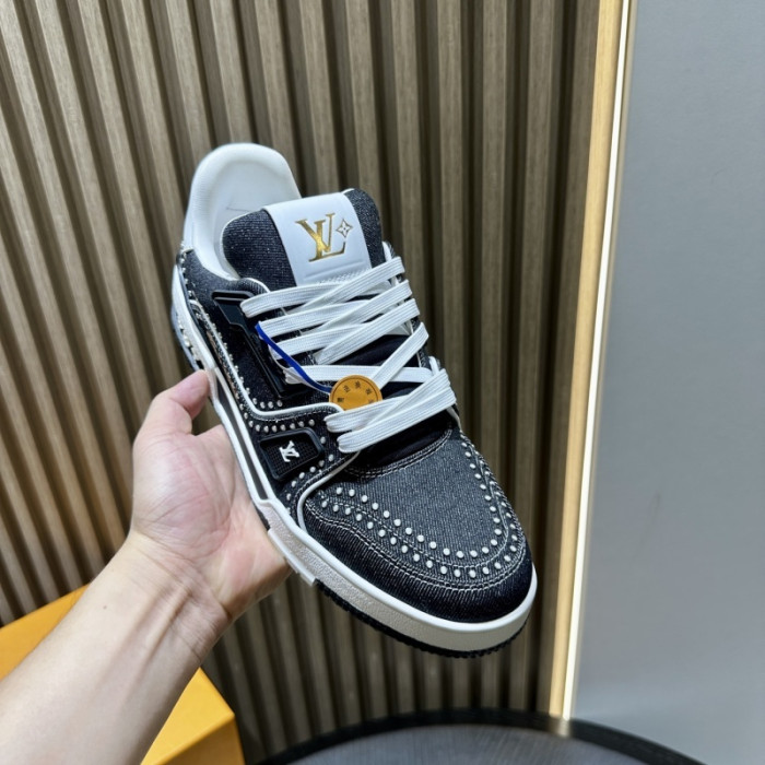 L0VT SNEAKER