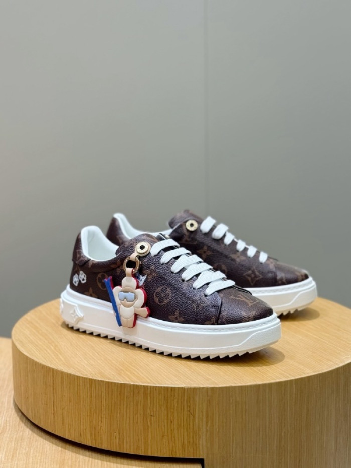 L0VT SNEAKER